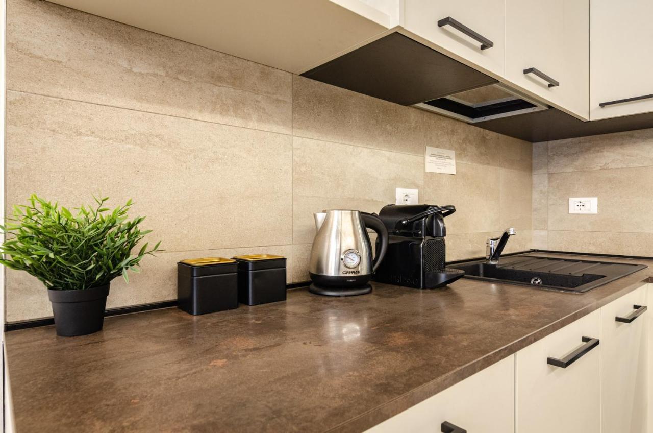Goito Luxury Apartment, In The Historical Center بولونيا المظهر الخارجي الصورة